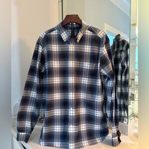 Vineyard Vines Navy and White Plaid button down XL